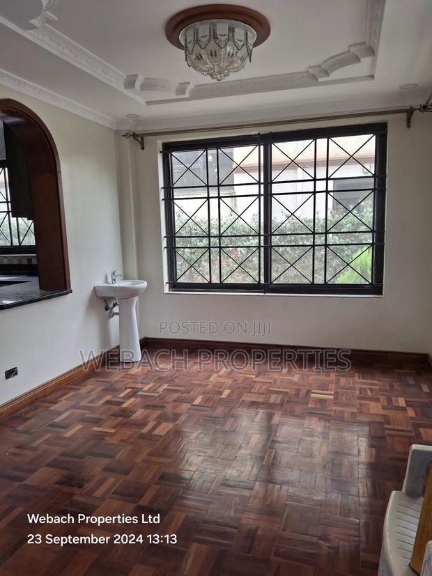 5bdrm Townhouse / Terrace in Ap, Gateway Mall Area for rent