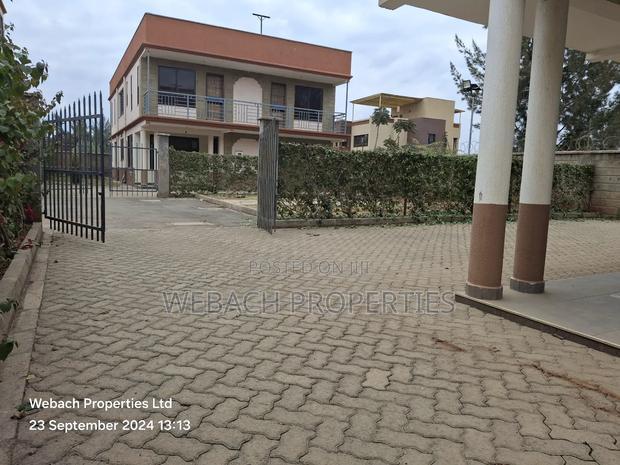 5bdrm Townhouse / Terrace in Ap, Gateway Mall Area for rent