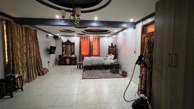6bdrm Townhouse / Terrace in Quarry Road, Viraj Area for rent