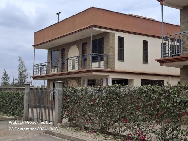 5bdrm Townhouse / Terrace in Ap, Gateway Mall Area for rent