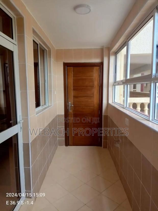 4bdrm Block of Flats in Makumbi Indesign, Hotel 67 Area for rent