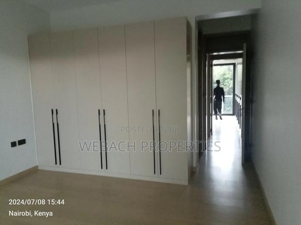 4bdrm Villa in Lavington for sale