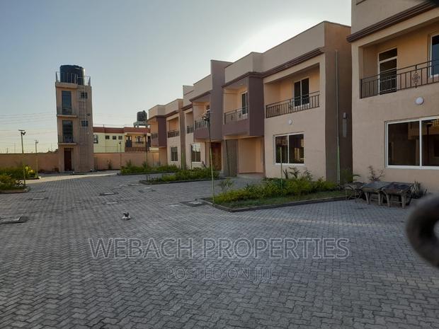 4bdrm Townhouse / Terrace in Gateway Mall for rent
