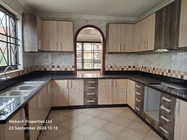 5bdrm Townhouse / Terrace in Ap, Gateway Mall Area for rent