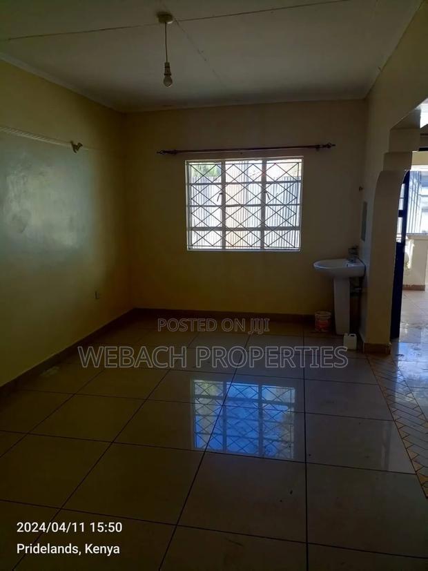 4bdrm Block of Flats in Makumbi Indesign, Hotel 67 Area for rent