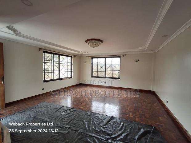 5bdrm Townhouse / Terrace in Ap, Gateway Mall Area for rent