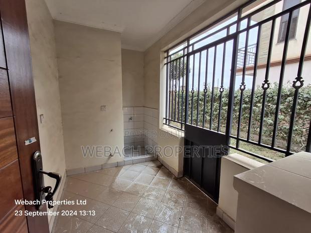 5bdrm Townhouse / Terrace in Ap, Gateway Mall Area for rent