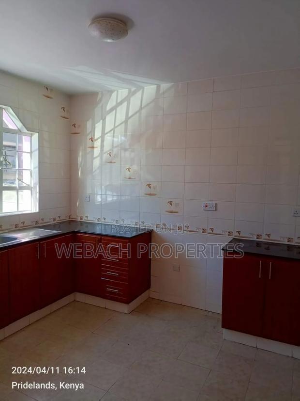 4bdrm Block of Flats in Makumbi Indesign, Hotel 67 Area for rent