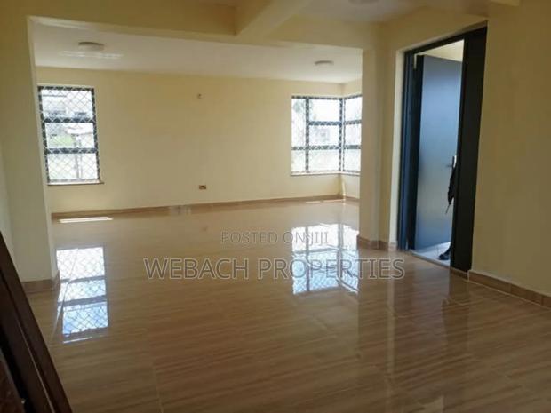5bdrm Townhouse / Terrace in Viraj Area for rent