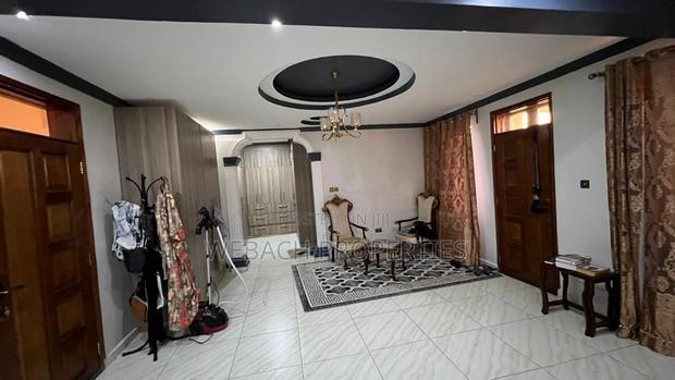 6bdrm Townhouse / Terrace in Quarry Road, Viraj Area for rent