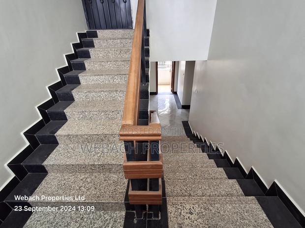 5bdrm Townhouse / Terrace in Ap, Gateway Mall Area for rent