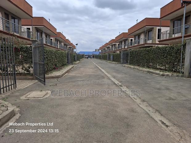 5bdrm Townhouse / Terrace in Ap, Gateway Mall Area for rent