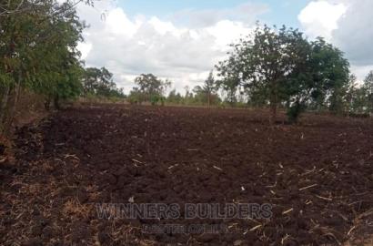 4 1/2 Acres for Sale in Riandira
