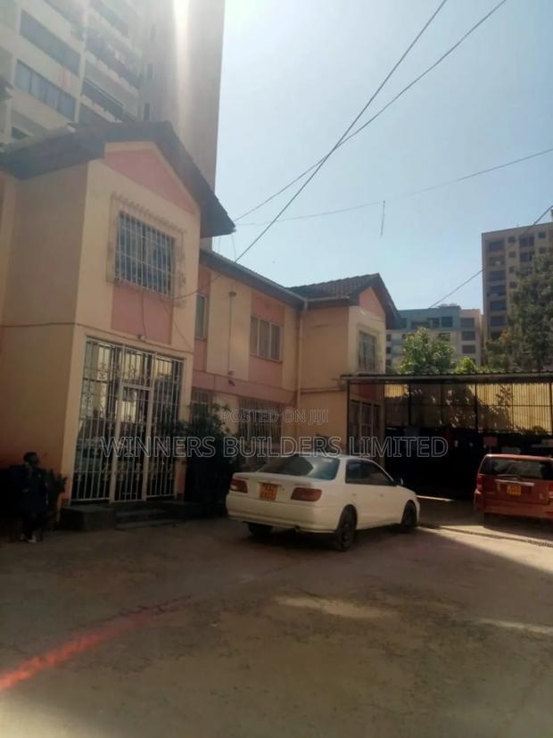 100 by 100 Plot for Sale at Parklands