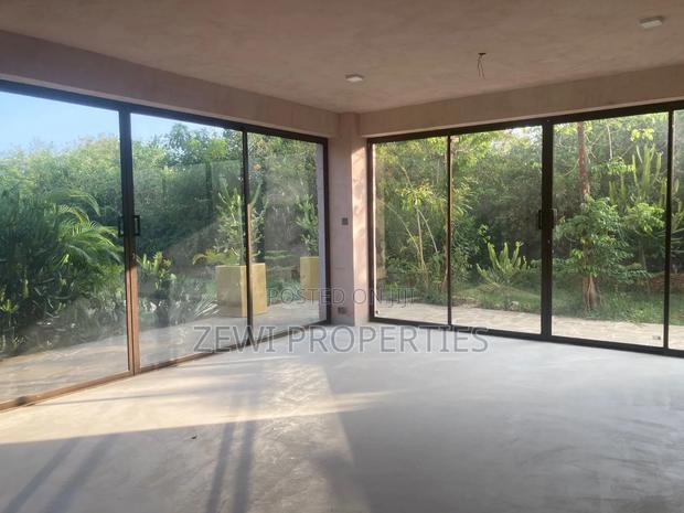 Furnished 5bdrm Villa in Diani for sale