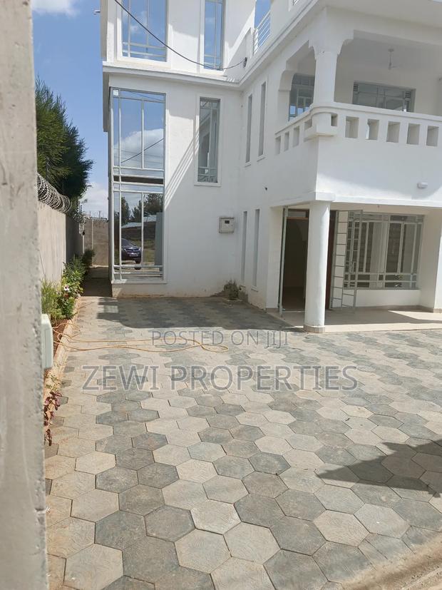 5bdrm Mansion in Kitengela for sale