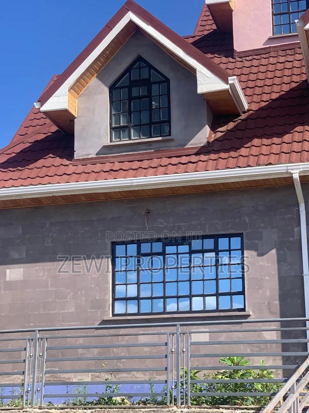 6bdrm Mansion in Cianda, Ndumberi for sale