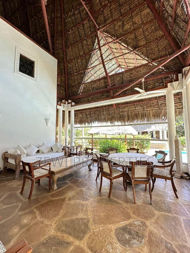Furnished 3bdrm Villa in Casuarina Drive, for sale