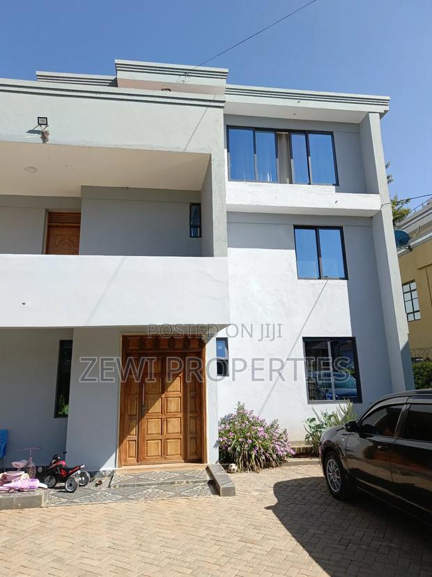 6bdrm Mansion in Kerarapon Dr for sale