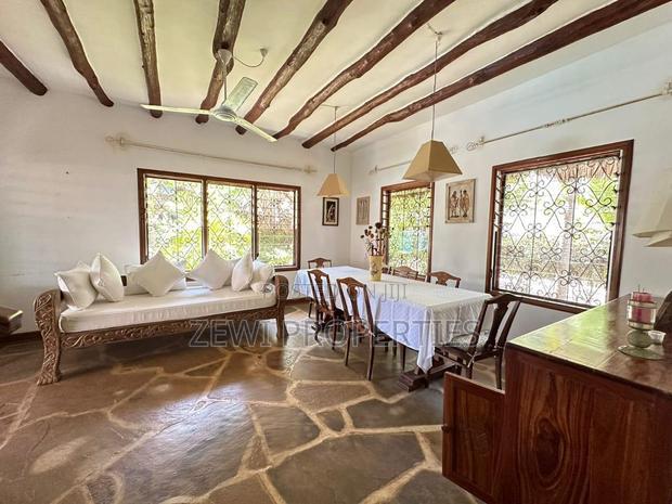Furnished 3bdrm Villa in Casuarina Drive, for sale