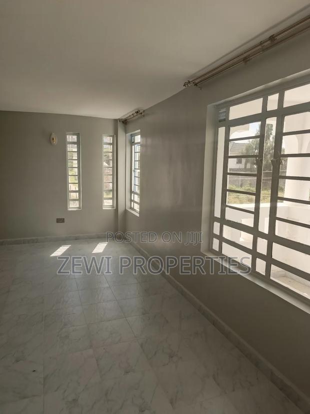5bdrm Mansion in Kitengela for sale