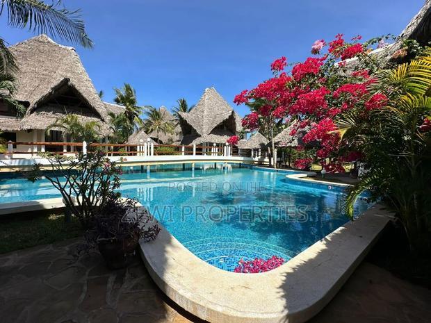 Furnished 3bdrm Villa in Casuarina Drive, for sale