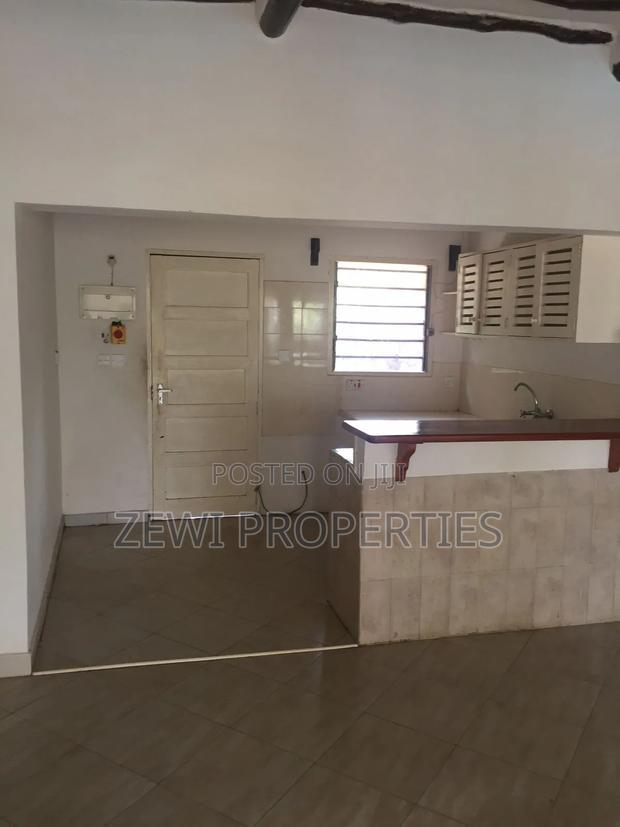 Furnished 2bdrm Bungalow in Casuarina Road, Town Centre for sale