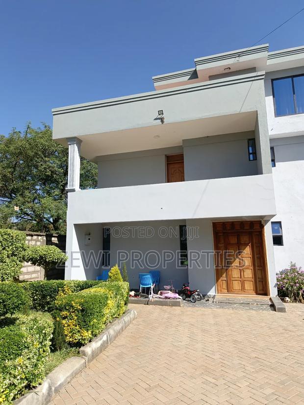 6bdrm Mansion in Kerarapon Dr for sale