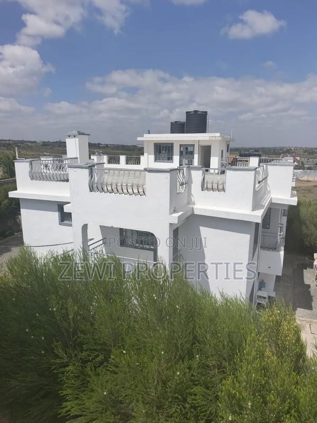 5bdrm Mansion in Kitengela for sale