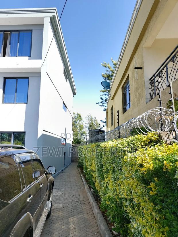 6bdrm Mansion in Kerarapon Dr for sale