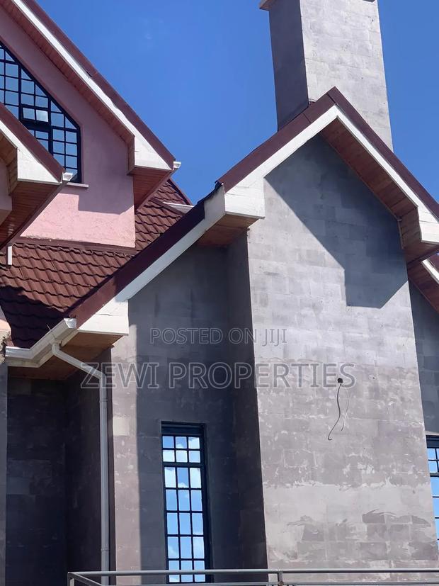 6bdrm Mansion in Cianda, Ndumberi for sale