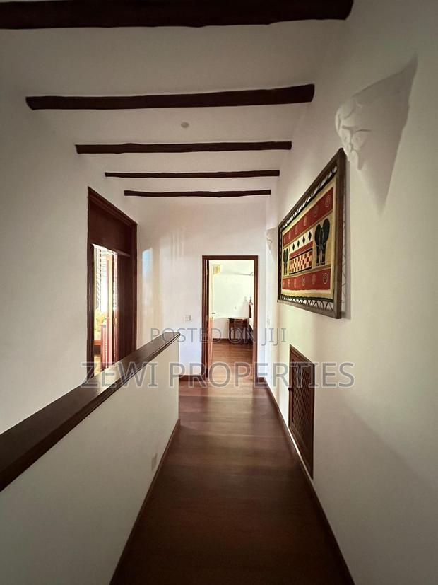 Furnished 3bdrm Villa in Casuarina Drive, for sale