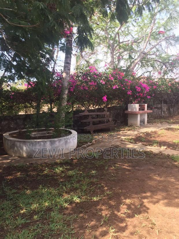 Furnished 2bdrm Bungalow in Casuarina Road, Town Centre for sale