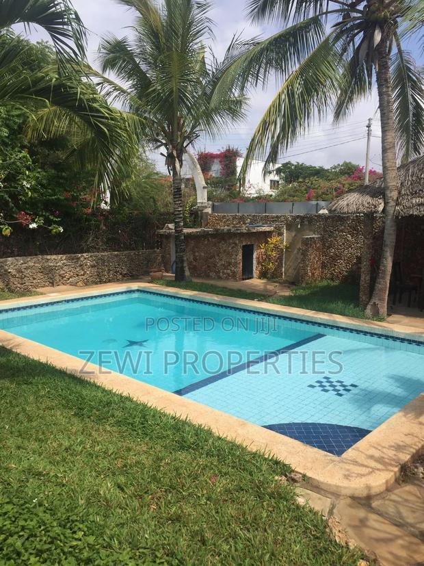 Furnished 2bdrm Bungalow in Casuarina Road, Town Centre for sale