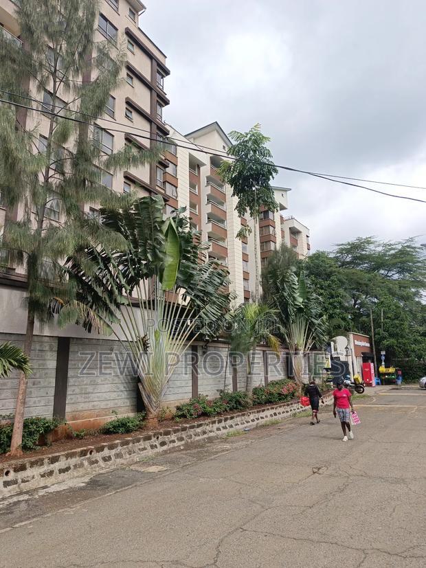 3bdrm Apartment in Safari Park, Roysambu for sale