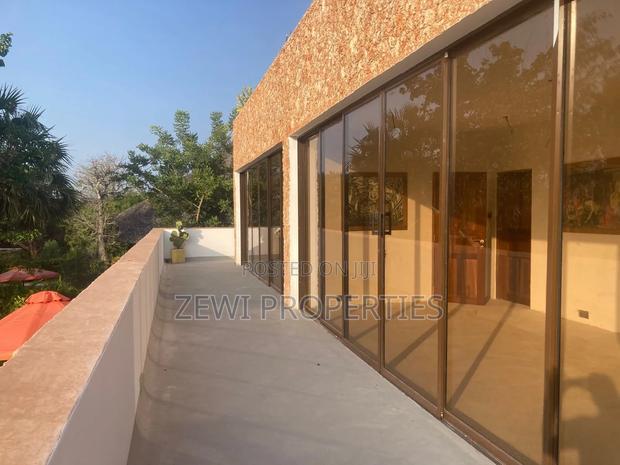 Furnished 5bdrm Villa in Diani for sale