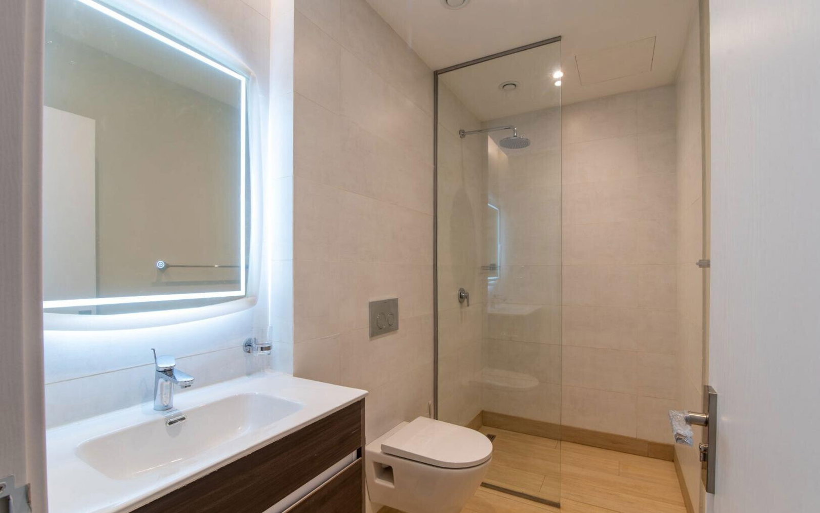 New 5BR All-Ensuite Townhouse with Private Garden – Kyuna