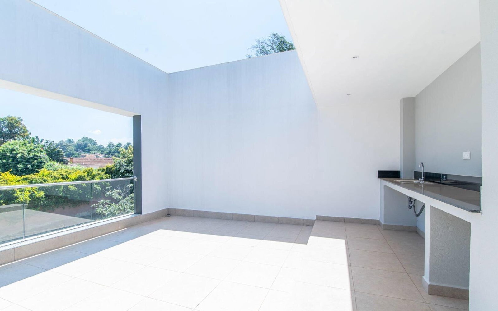 New 5BR All-Ensuite Townhouse with Private Garden – Kyuna