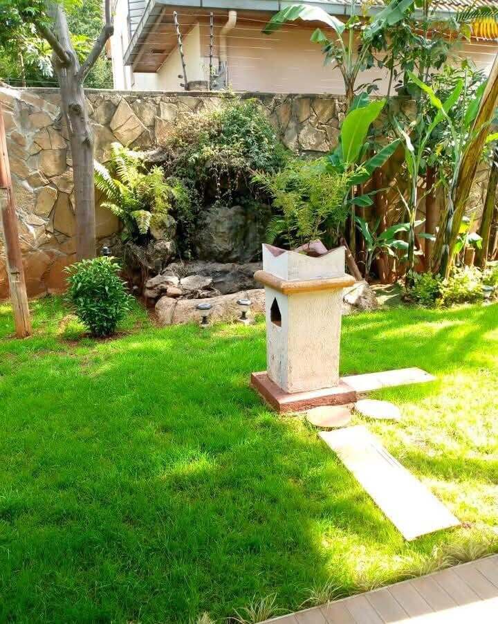 6-Ensuite Townhouse with DSQ & Gazebo Bar - Lavington