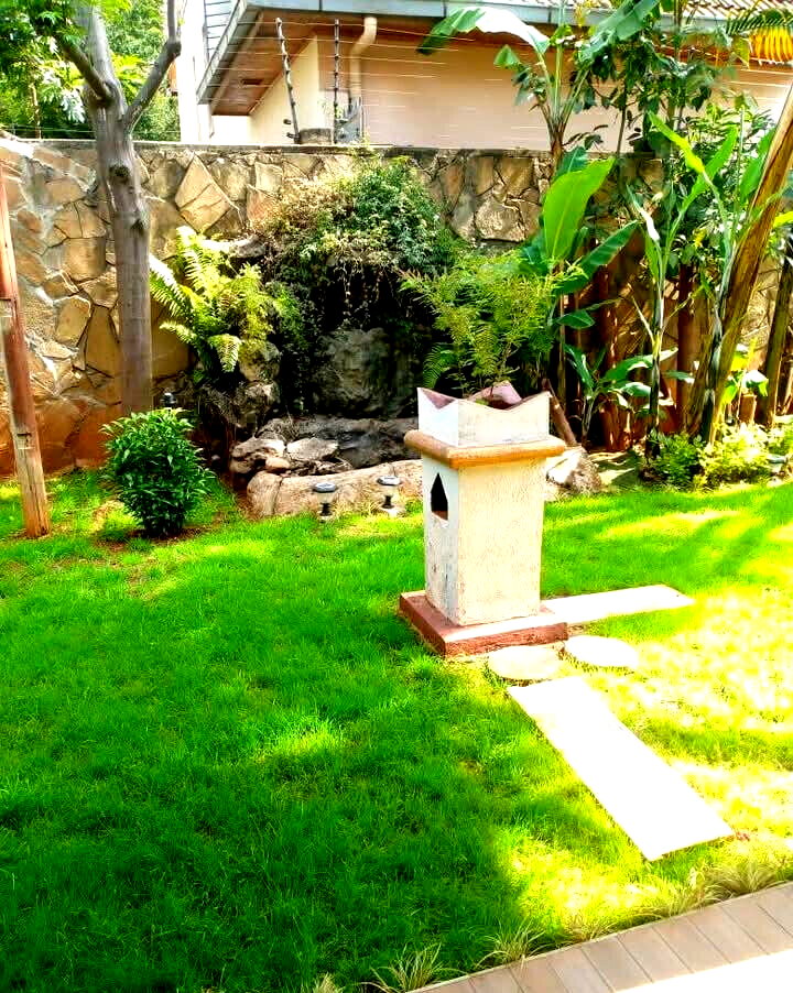 6-Ensuite Townhouse with DSQ & Gazebo Bar - Lavington