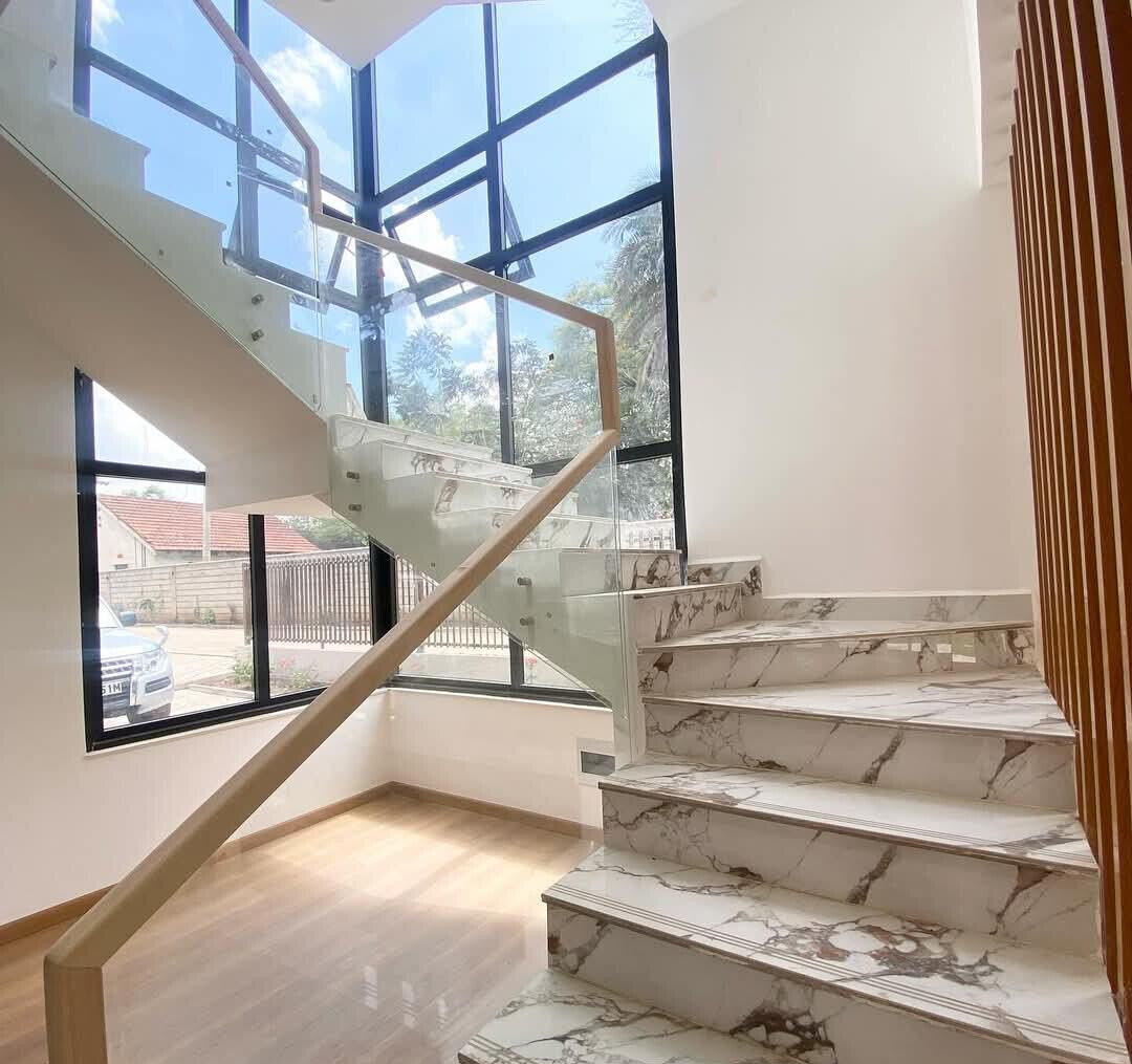 Contemporary 5-Ensuite Townhouse with DSQ & Private Garden - Lavington