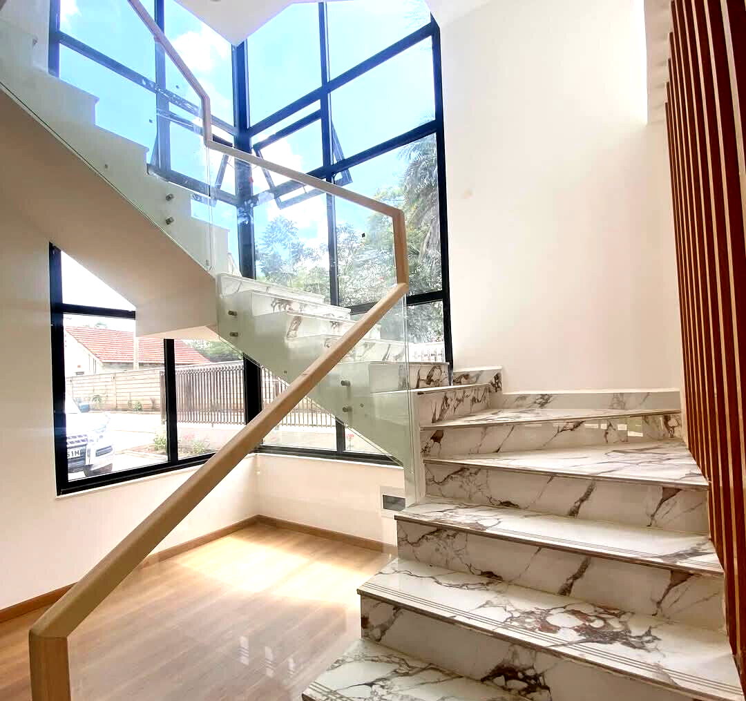 Contemporary 5-Ensuite Townhouse with DSQ & Private Garden - Lavington