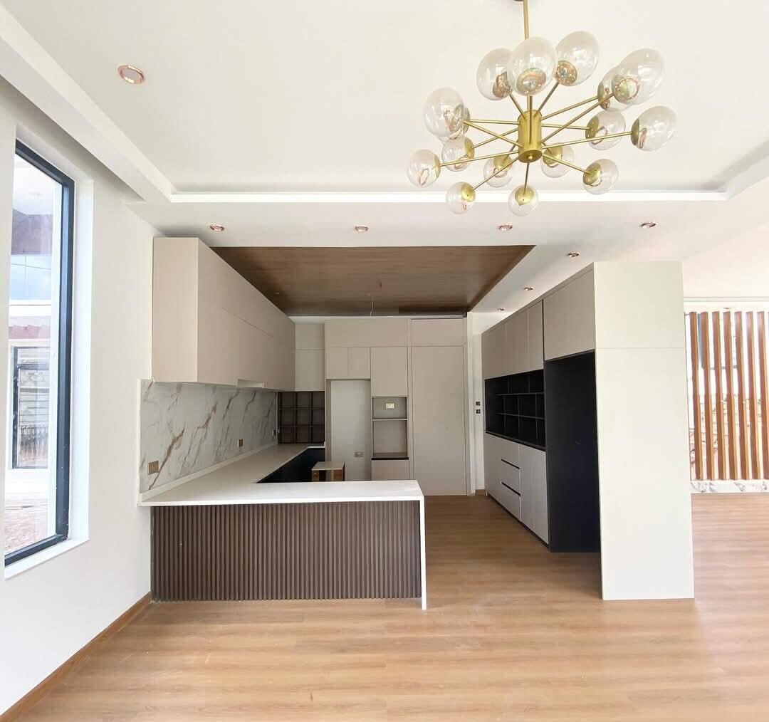 Contemporary 5-Ensuite Townhouse with DSQ & Private Garden - Lavington