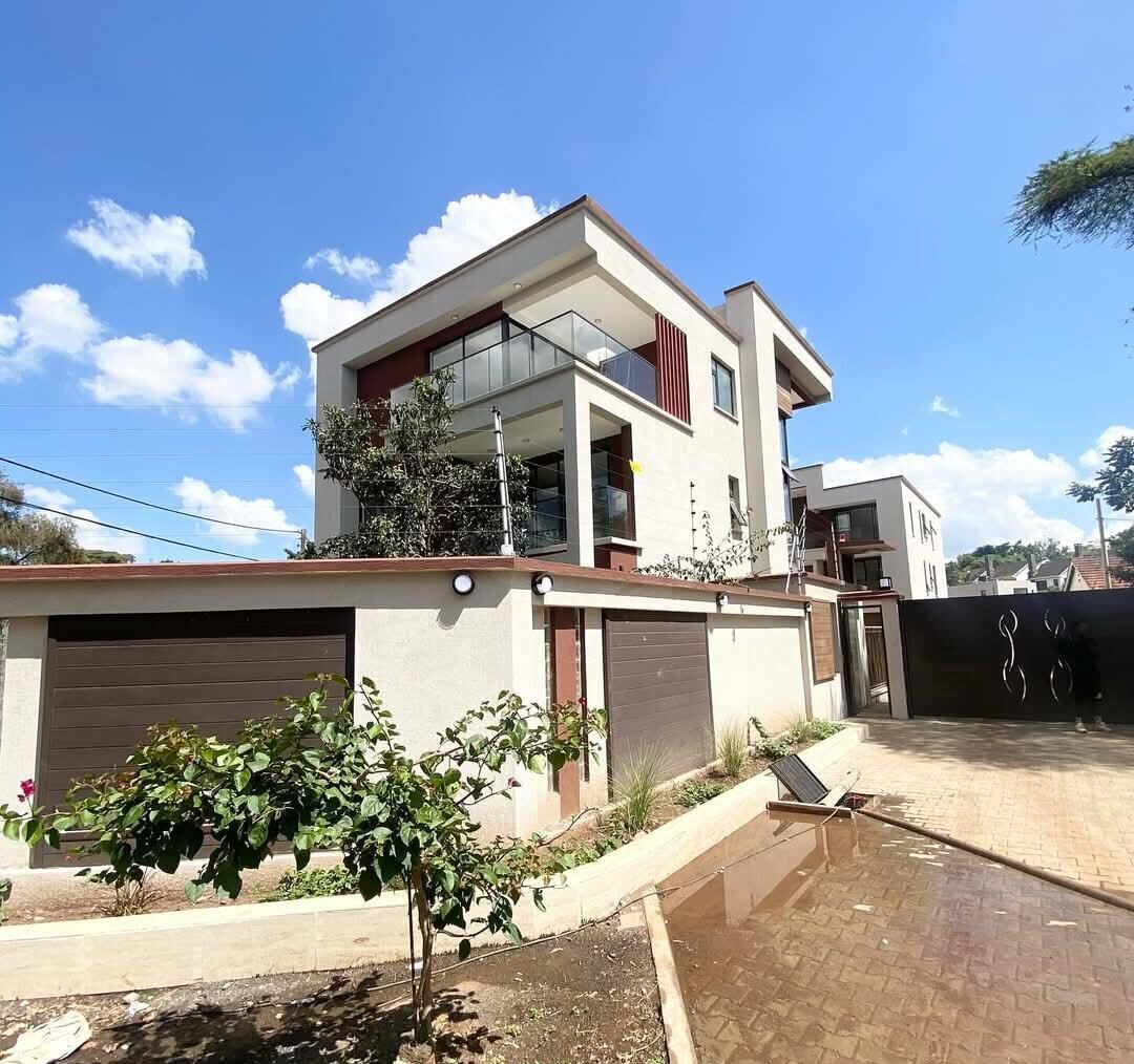 Contemporary 5-Ensuite Townhouse with DSQ & Private Garden - Lavington