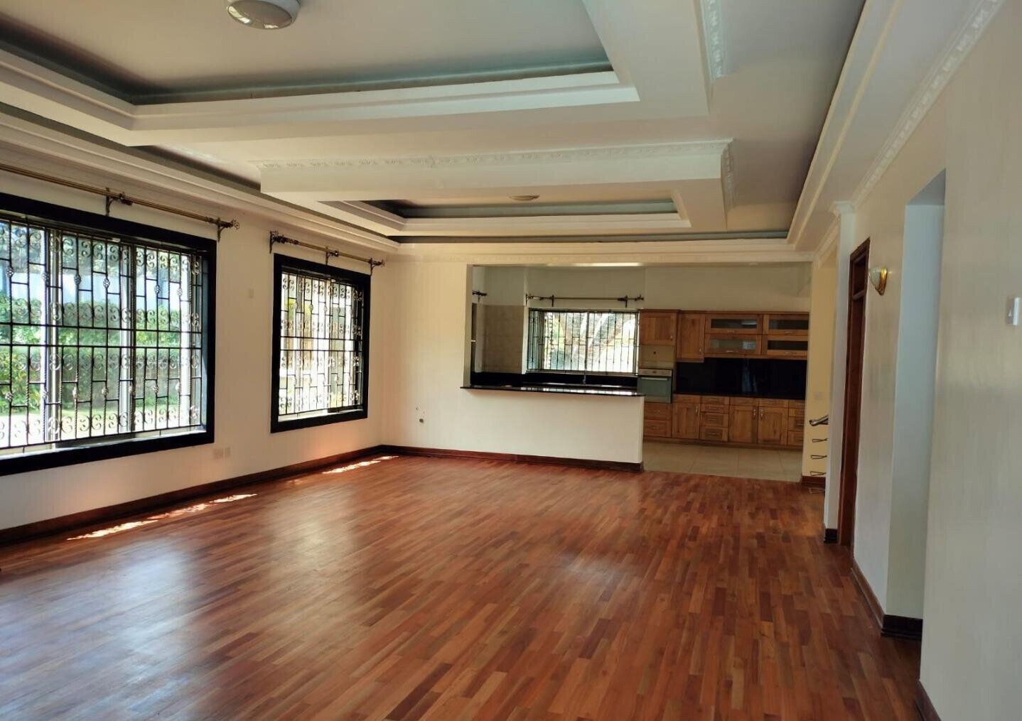5-Ensuite Townhouse with Library & Pool - Spring Valley