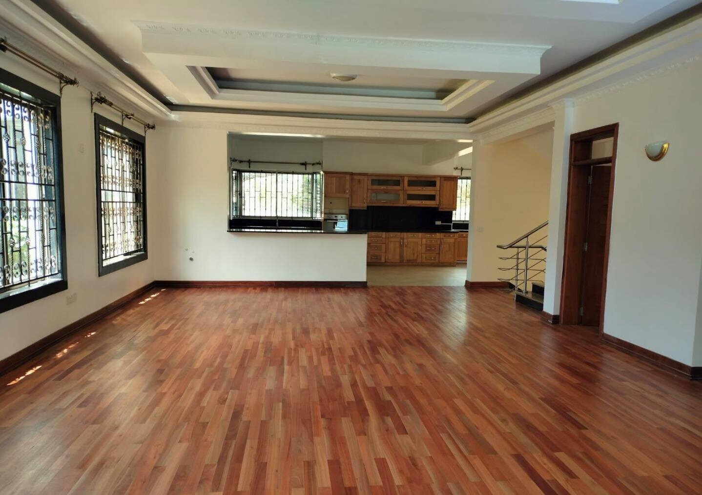 5-Ensuite Townhouse with Library & Pool - Spring Valley