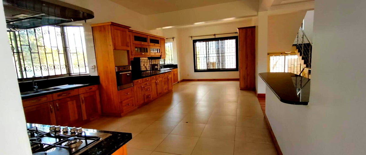 5-Ensuite Townhouse with Library & Pool - Spring Valley