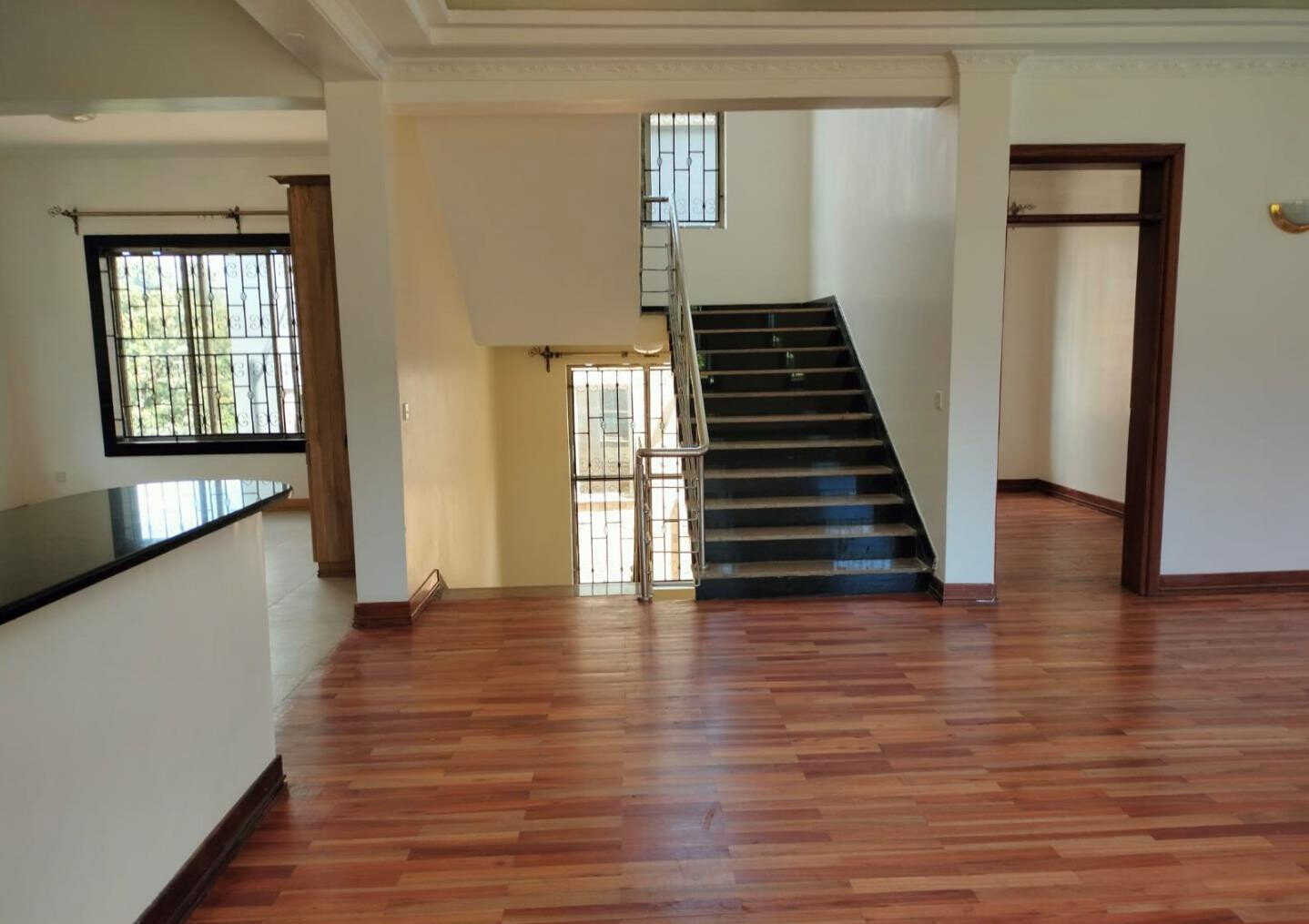 5-Ensuite Townhouse with Library & Pool - Spring Valley