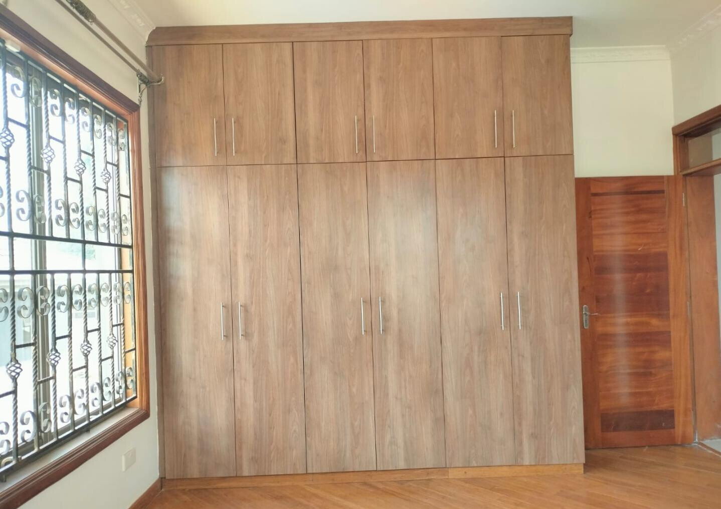 5-Ensuite Townhouse with Library & Pool - Spring Valley