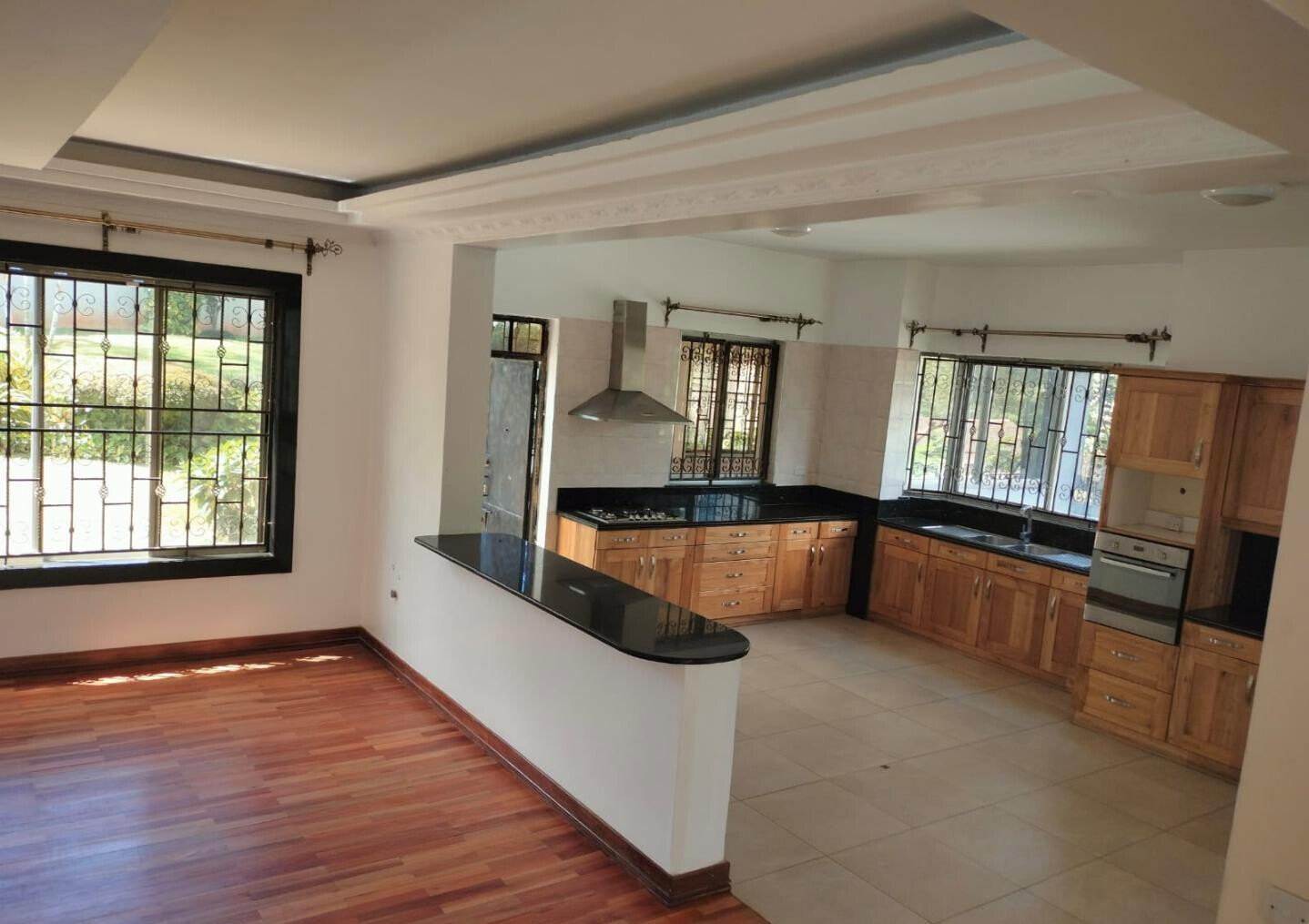 5-Ensuite Townhouse with Library & Pool - Spring Valley